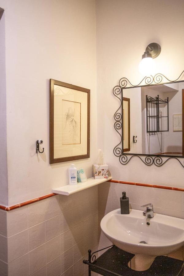 Lovely One Bedroom Apartment Nearby Ponte Vecchio Флоренция Екстериор снимка